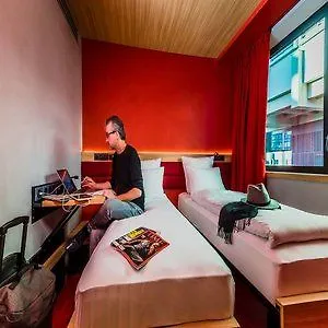 Yooma Urban Tour Eiffel Otel